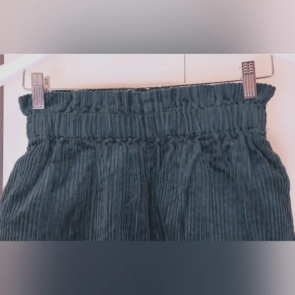 Urban Outfitters Corduroy Frayed Hem Shorts Size XS Forest Green Paper bag Waist